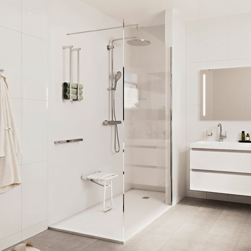 SaniSafe salle de bain avec décoration blanche pour seniors inspiration